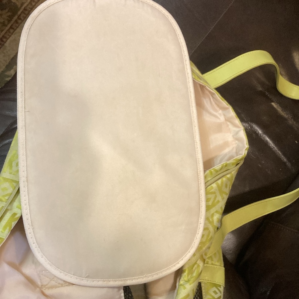 Small Pet light green carrier tote in like-new condition with front pocket - Picture 10 of 12